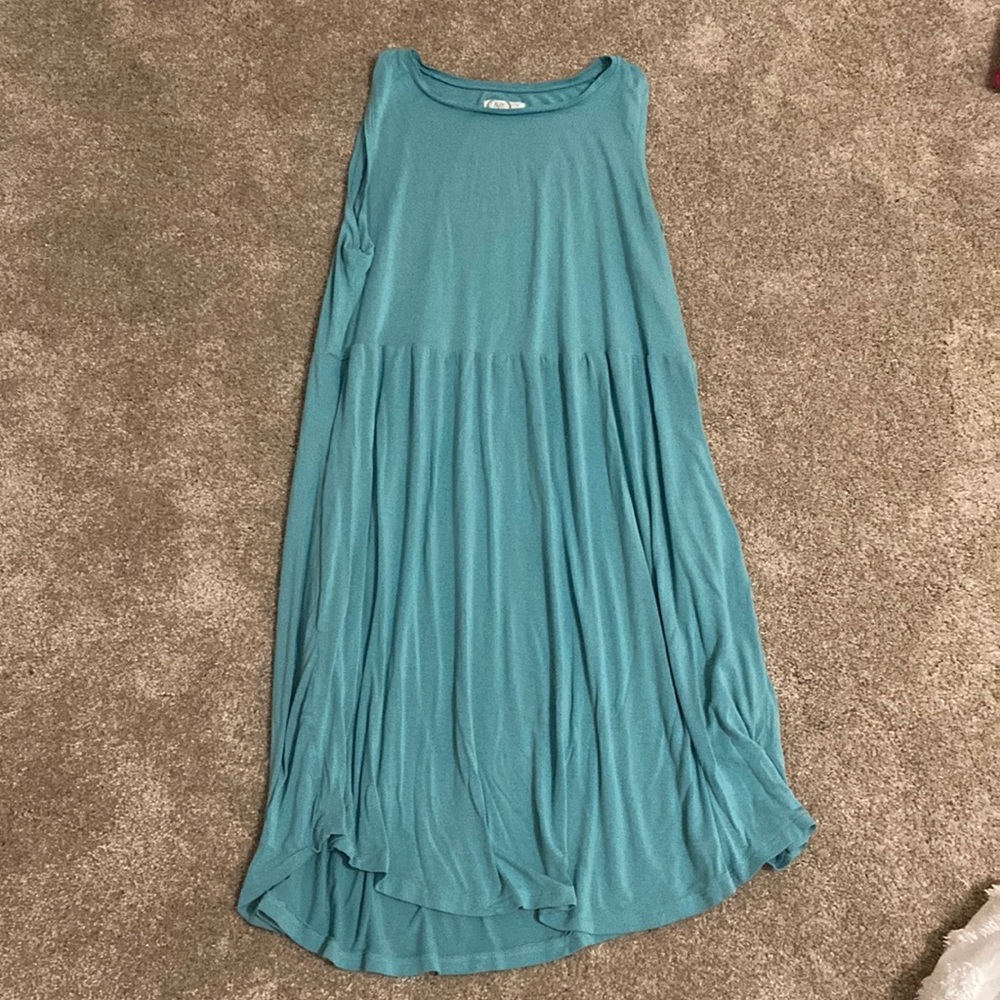 Really cute blue dress!